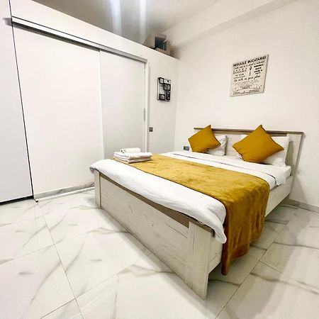 White 2 Apartment Bucureşti Ngoại thất bức ảnh